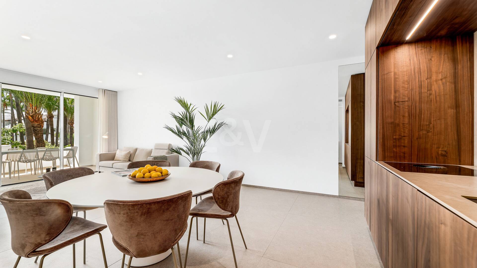 Sophisticated Apartment in the Prestigious Puente Romano
