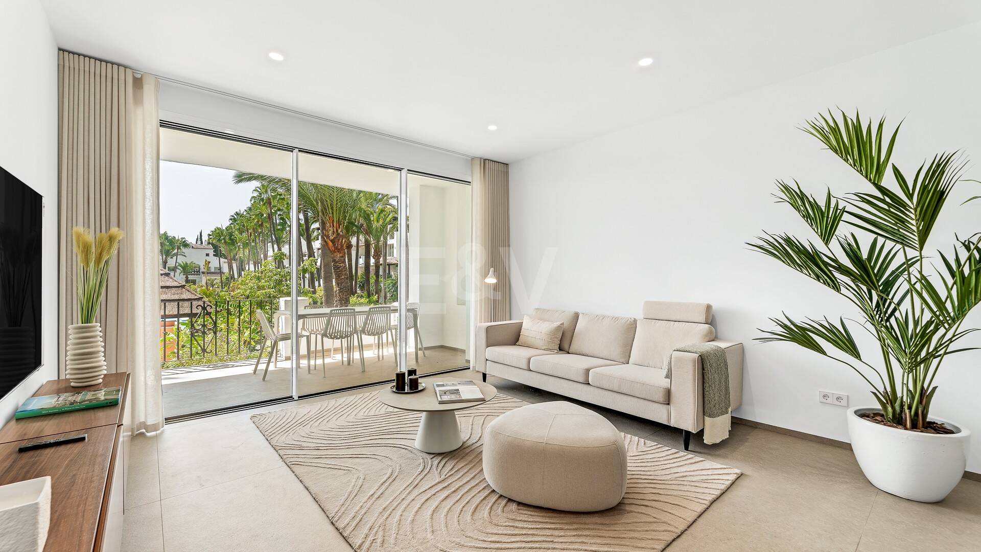 Sophisticated Apartment in the Prestigious Puente Romano