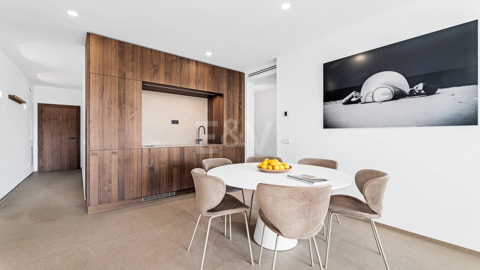 Sophisticated Apartment in the Prestigious Puente Romano
