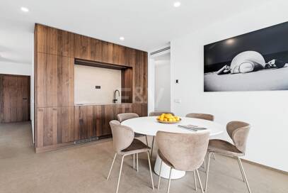 Sophisticated Apartment in the Prestigious Puente Romano