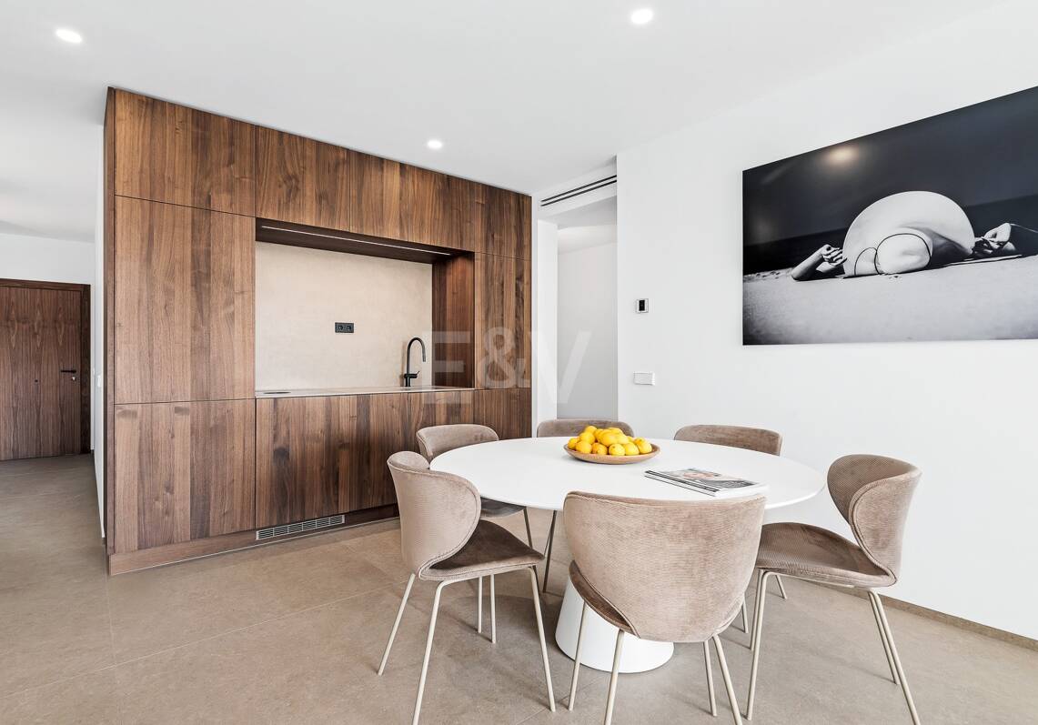 Sophisticated Apartment in the Prestigious Puente Romano