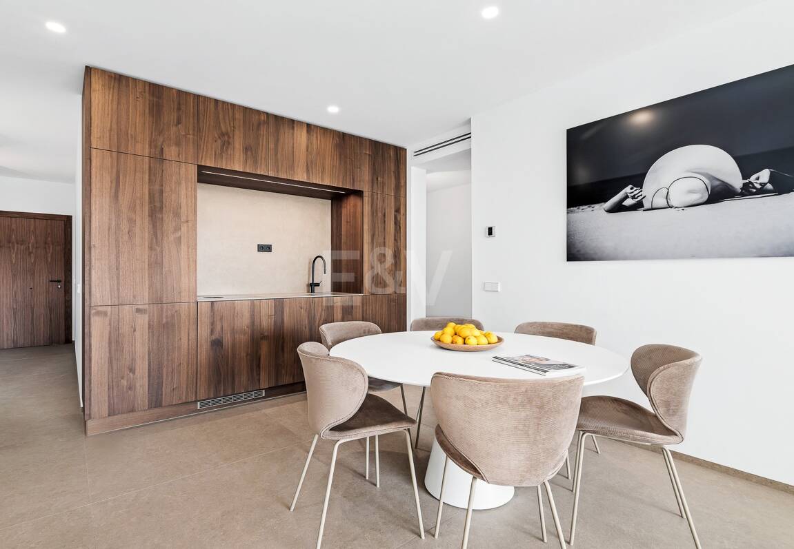 Sophisticated Apartment in the Prestigious Puente Romano