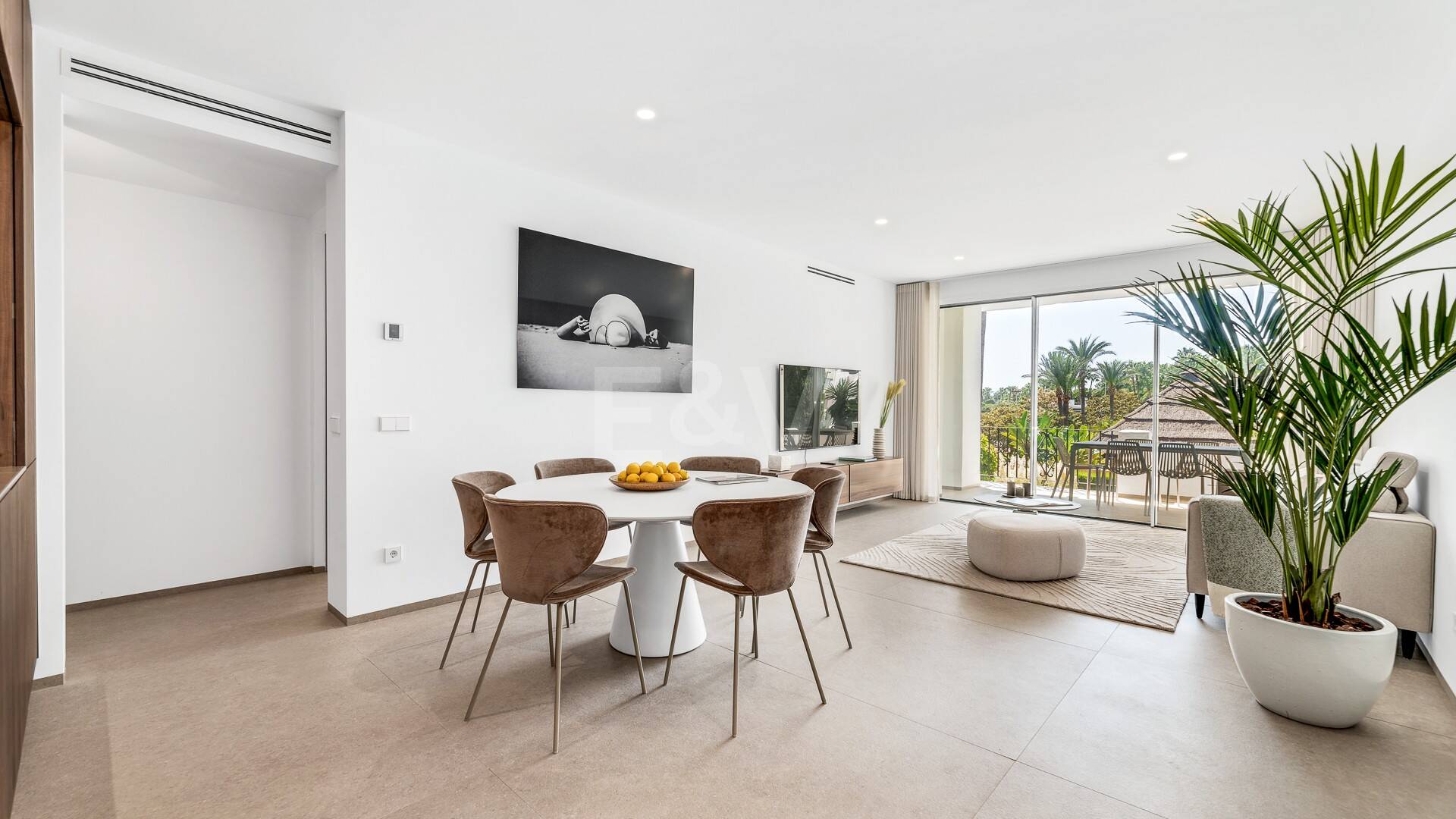 Sophisticated Apartment in the Prestigious Puente Romano