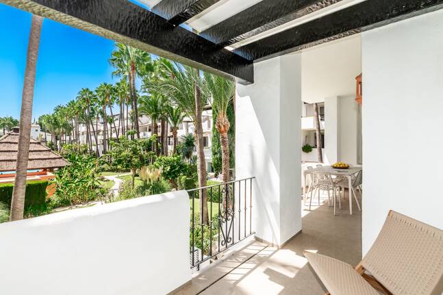 Sophisticated Apartment in the Prestigious Puente Romano