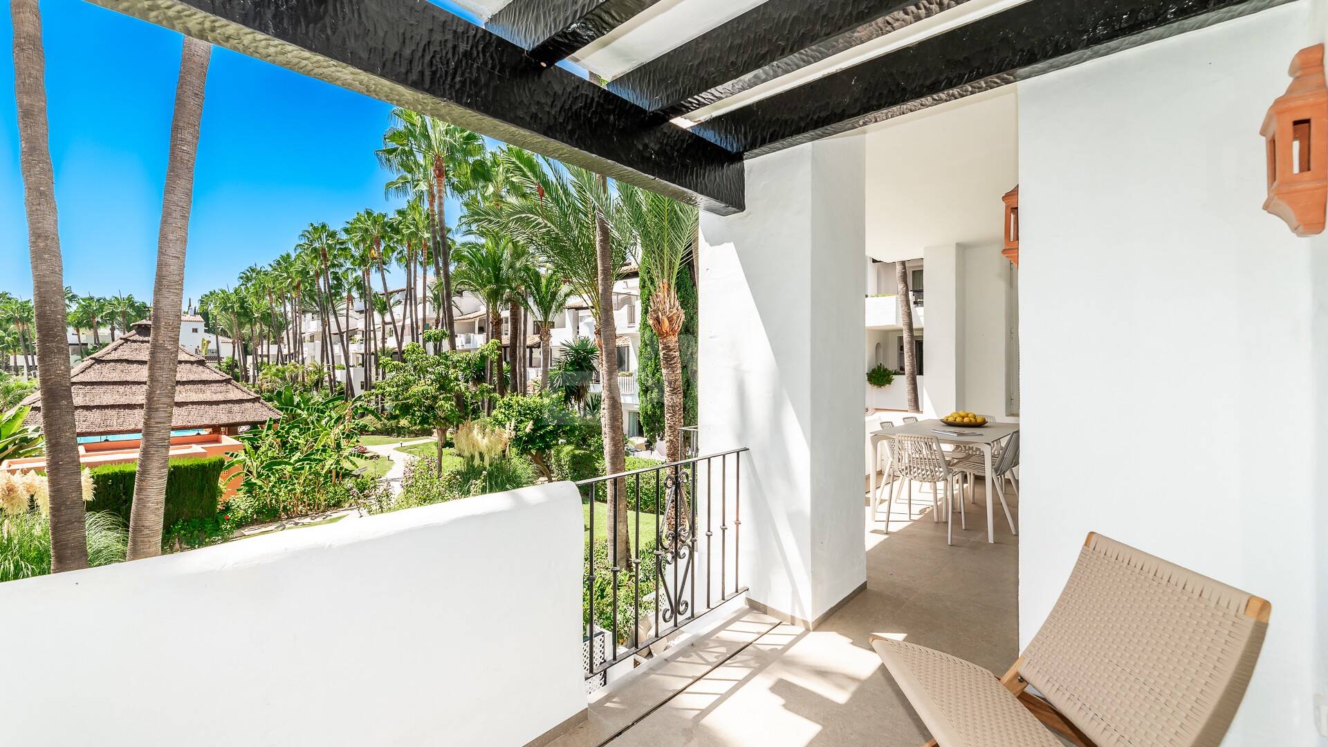 Sophisticated Apartment in the Prestigious Puente Romano