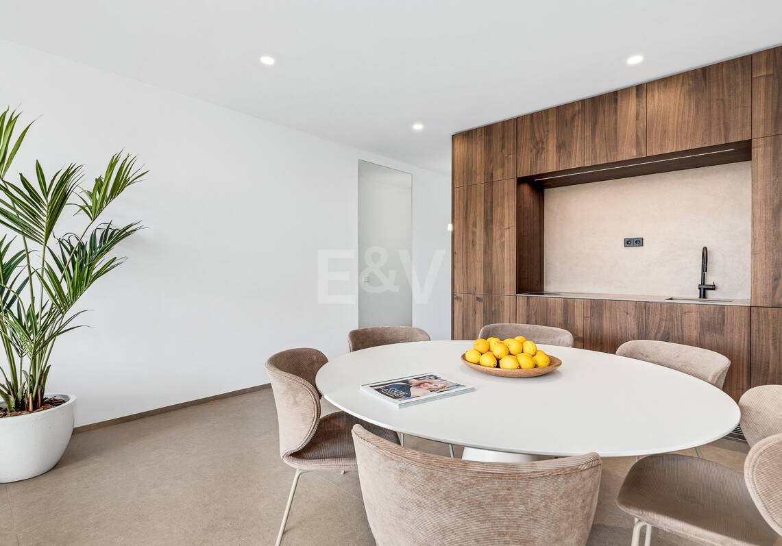 Sophisticated Apartment in the Prestigious Puente Romano