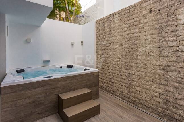 Second Line Beach Villa i Puente Romano