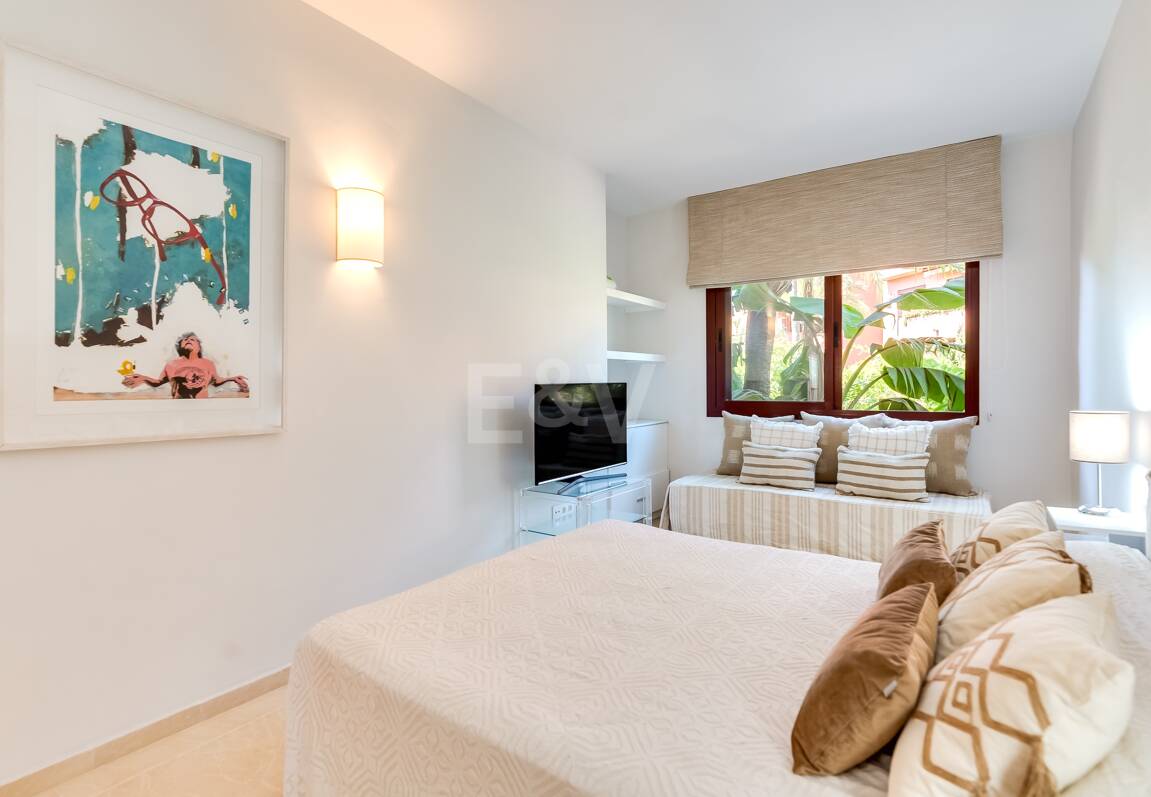 Splendid lägenhet på stranden med havsutsikt. Pris 4.000 € per vecka