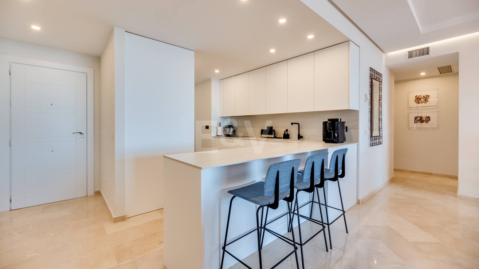 Magnifique appartement en bord de mer avec vue sur la mer. Prix 4.000€ par semaine