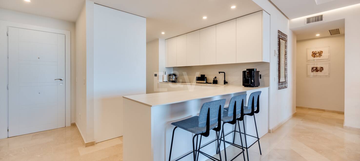 Magnifique appartement en bord de mer avec vue sur la mer. Prix 4.000€ par semaine