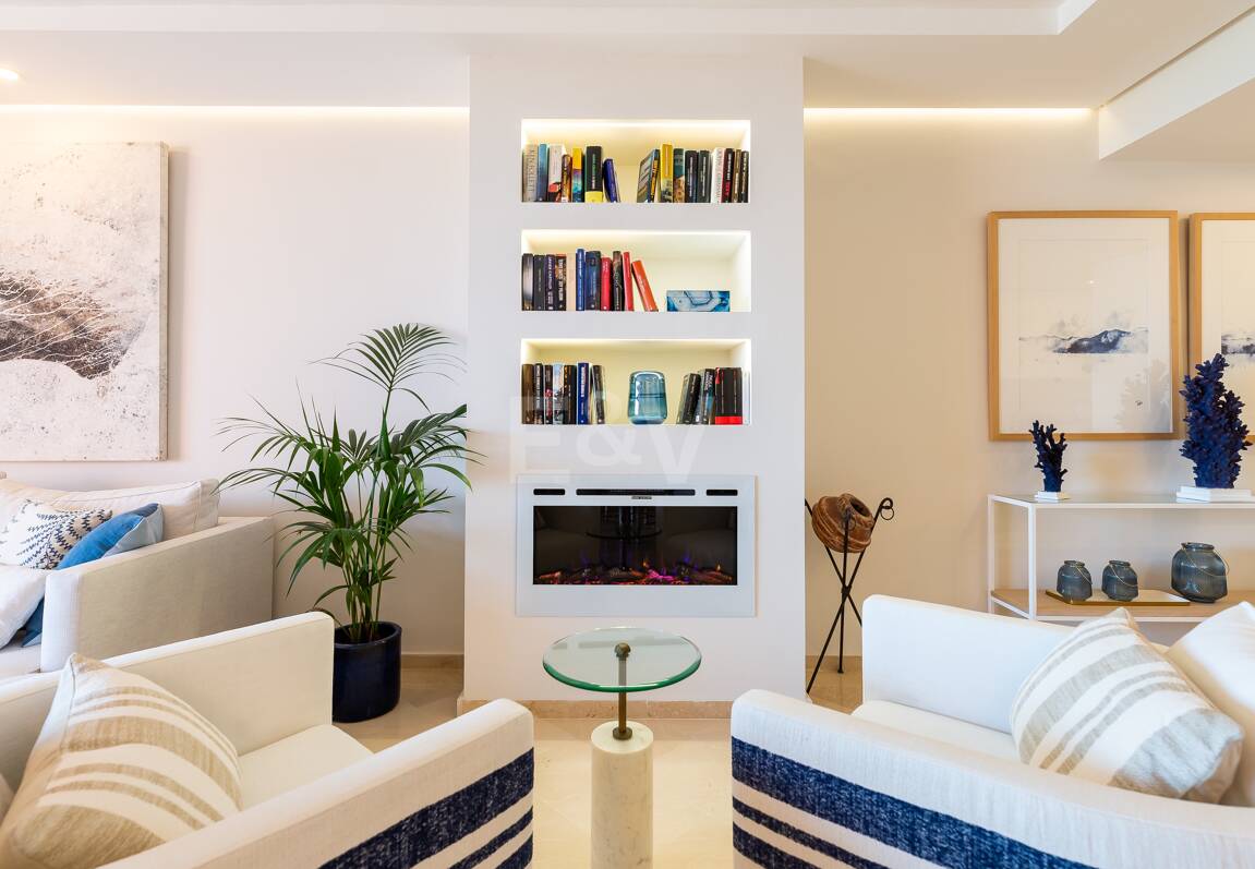 Splendid lägenhet på stranden med havsutsikt. Pris 4.000 € per vecka