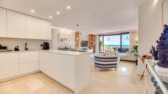 Splendid apartment, East Marbella,El Rosario on the beachfront with sea views available for mid-term rentals.