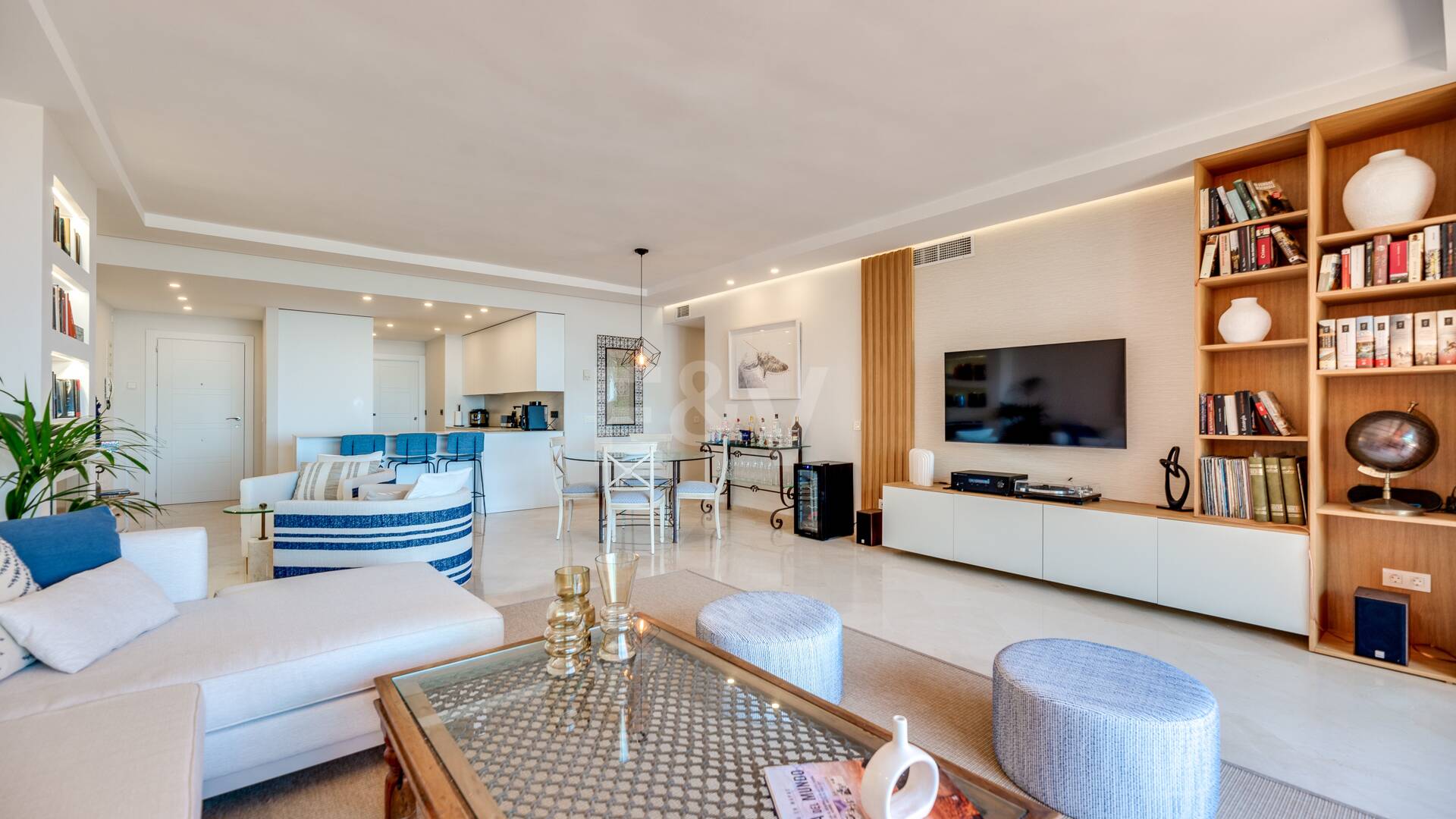 Magnifique appartement en bord de mer avec vue sur la mer. Prix 4.000€ par semaine