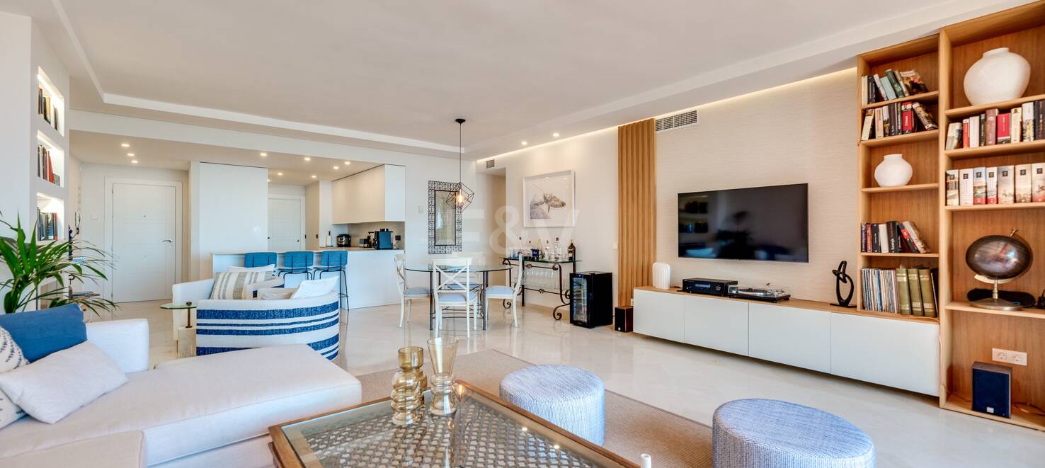 Magnifique appartement en bord de mer avec vue sur la mer. Prix 4.000€ par semaine