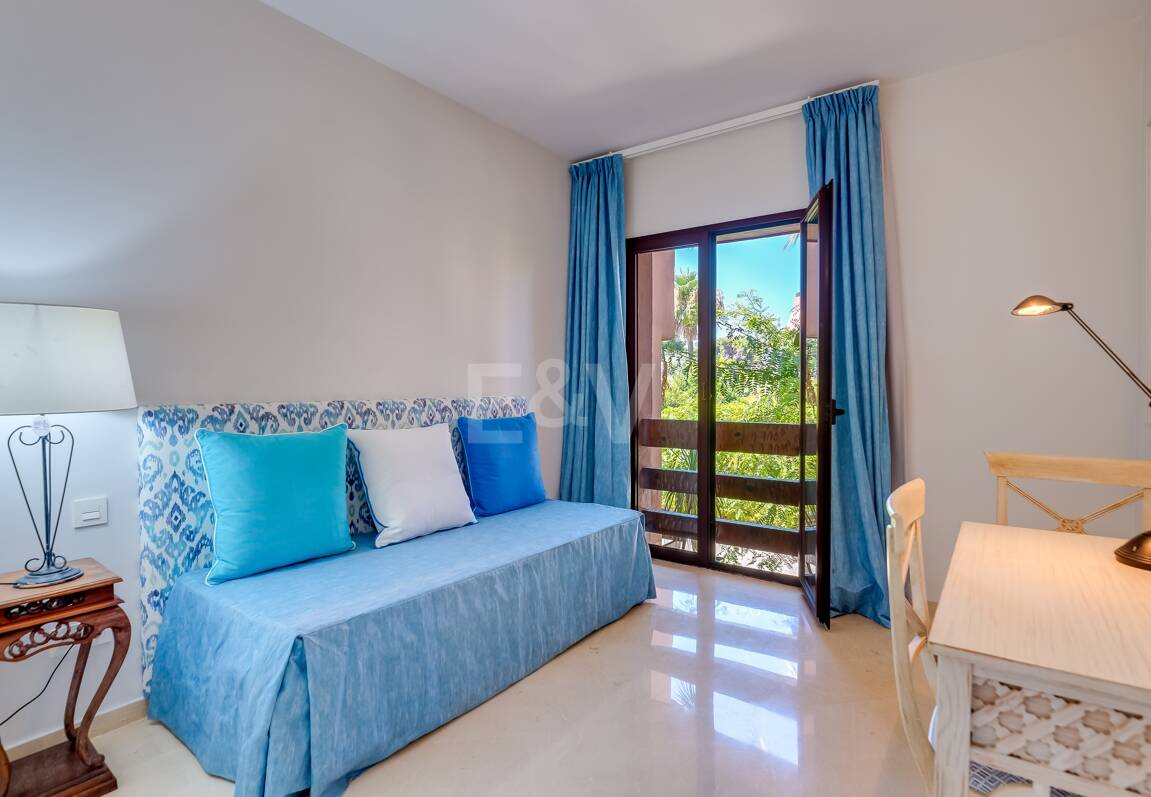 Splendid lägenhet på stranden med havsutsikt. Pris 4.000 € per vecka