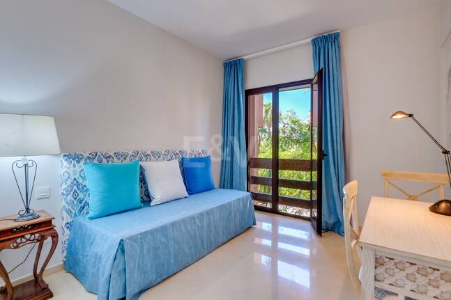 Splendid lägenhet på stranden med havsutsikt. Pris 4.000 € per vecka