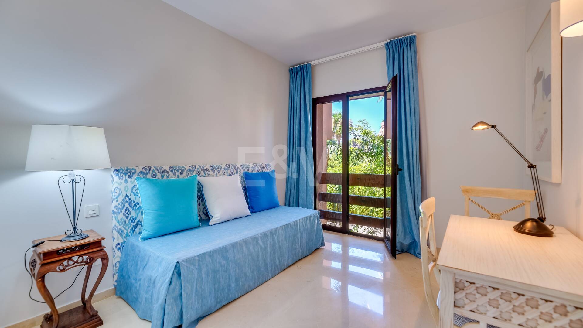 Magnifique appartement en bord de mer avec vue sur la mer. Prix 4.000€ par semaine