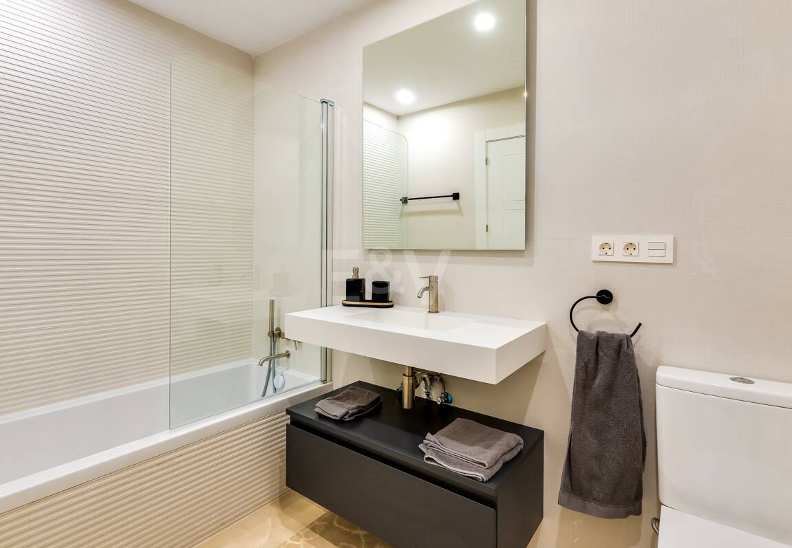 Splendid lägenhet på stranden med havsutsikt. Pris 4.000 € per vecka