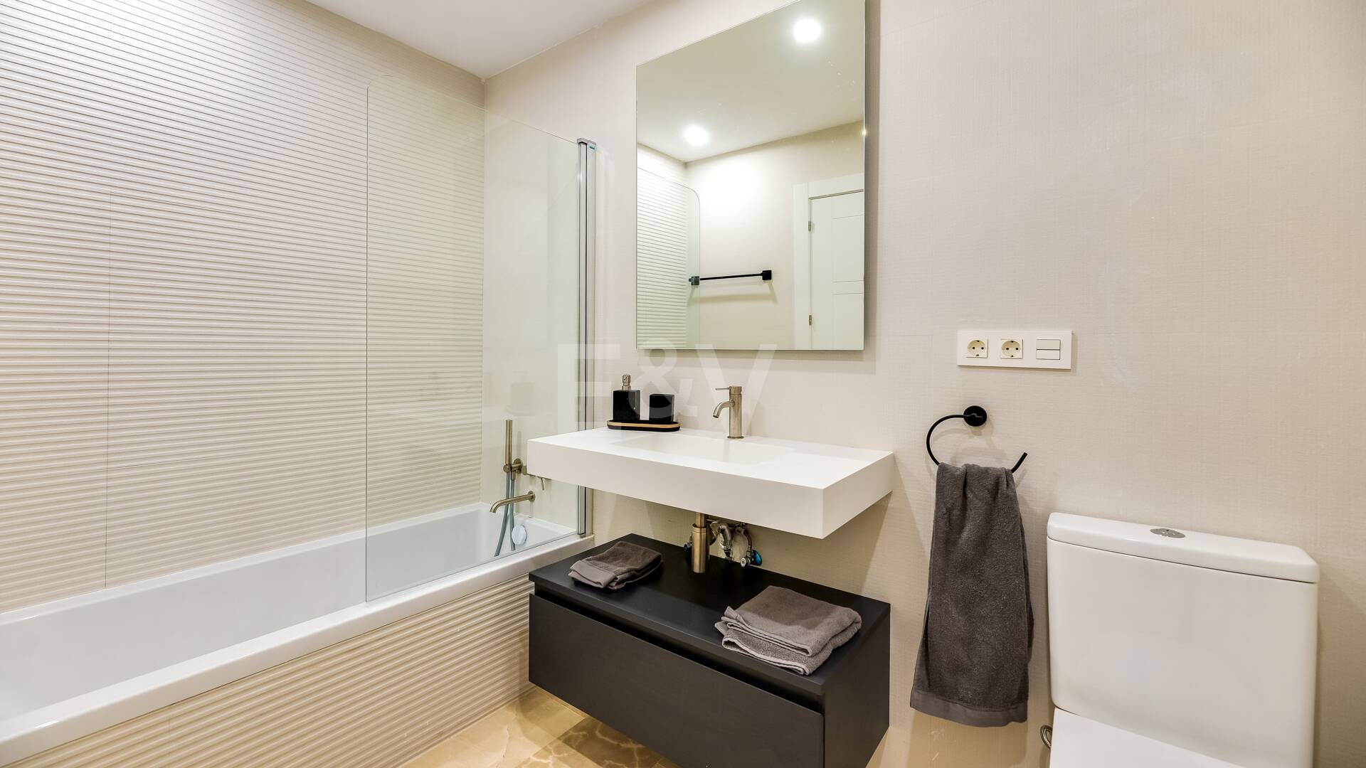 Magnifique appartement en bord de mer avec vue sur la mer. Prix 4.000€ par semaine