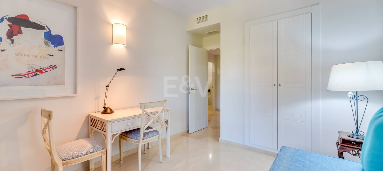 Magnifique appartement en bord de mer avec vue sur la mer. Prix 4.000€ par semaine