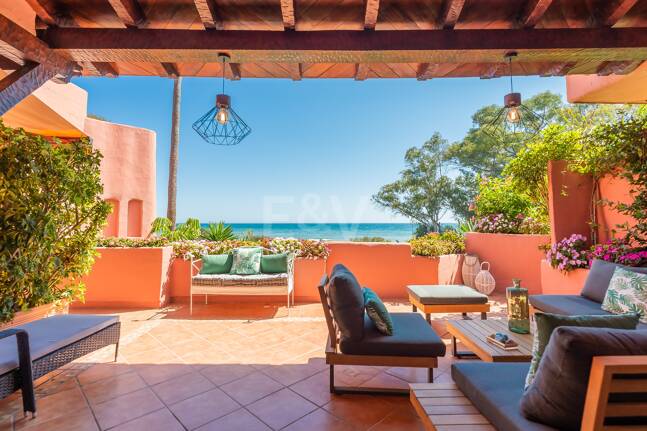 Splendid lägenhet på stranden med havsutsikt. Pris 4.000 € per vecka