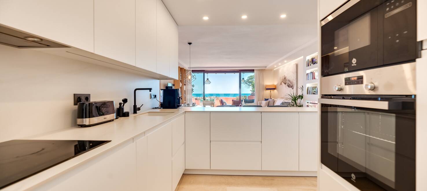 Magnifique appartement en bord de mer avec vue sur la mer. Prix 4.000€ par semaine