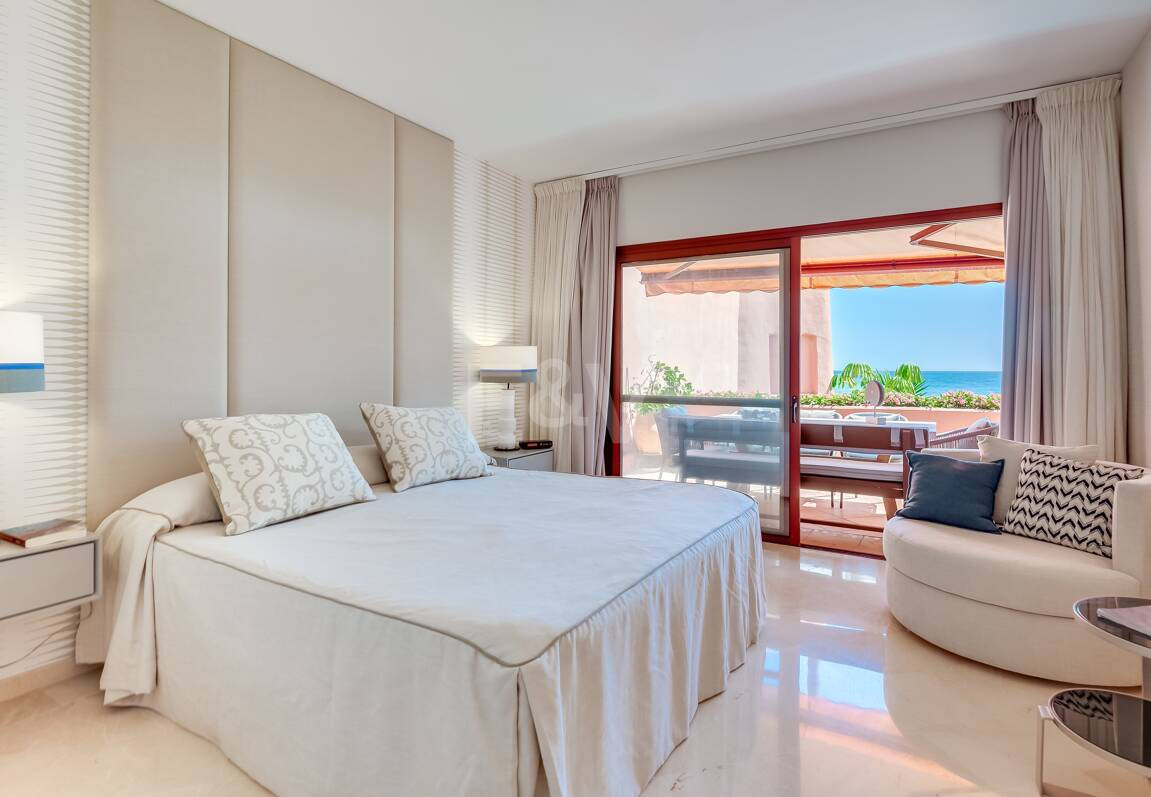 Splendid lägenhet på stranden med havsutsikt. Pris 4.000 € per vecka