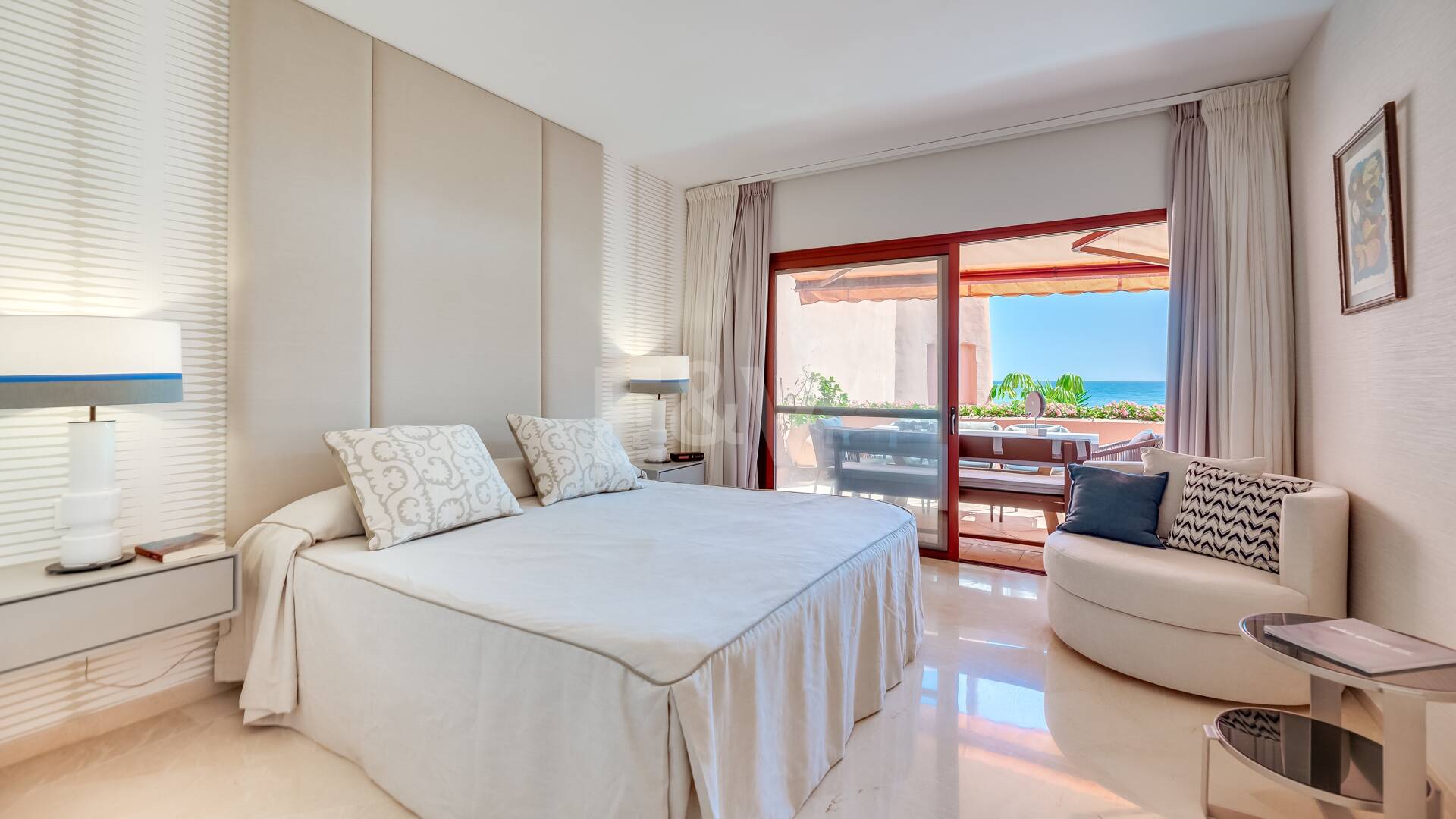 Magnifique appartement en bord de mer avec vue sur la mer. Prix 4.000€ par semaine