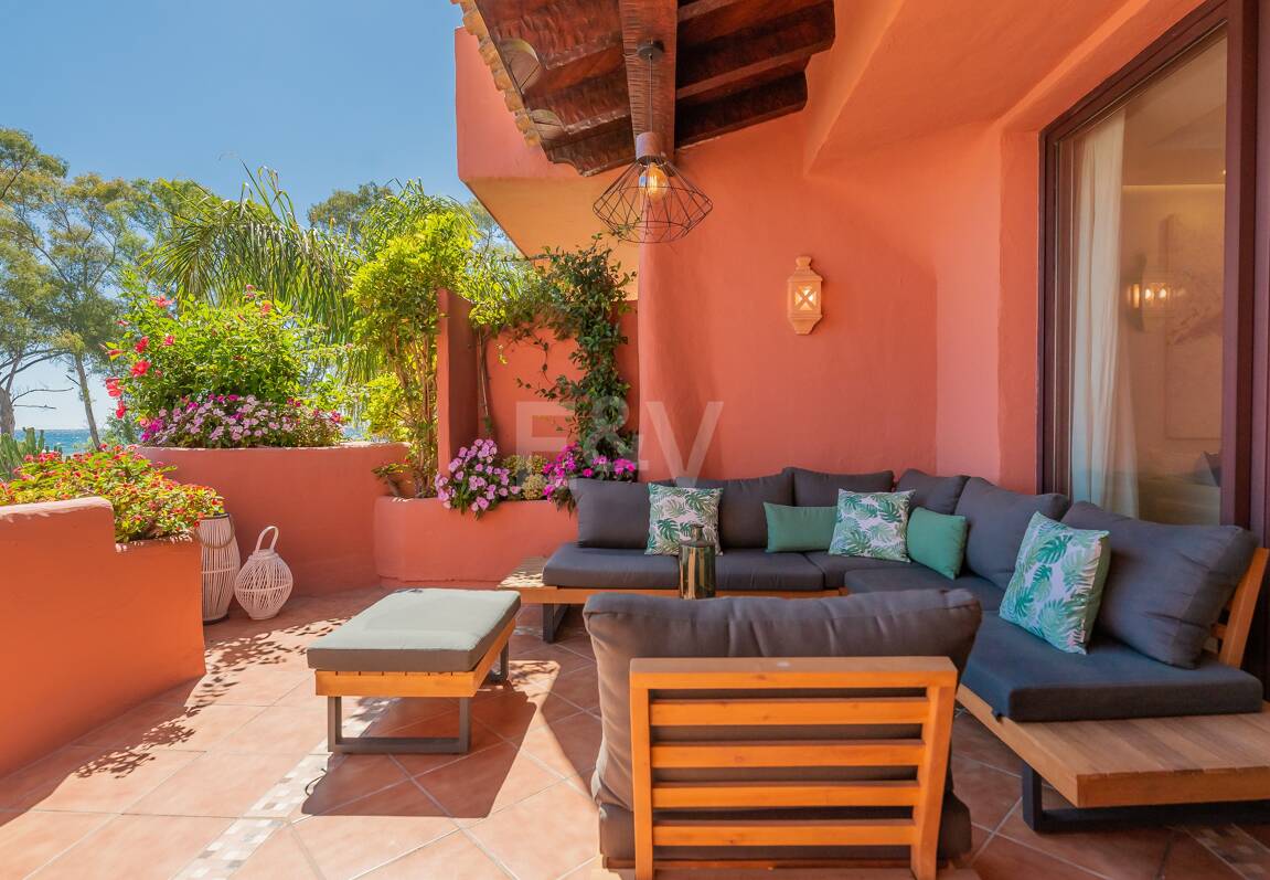 Splendid lägenhet på stranden med havsutsikt. Pris 4.000 € per vecka