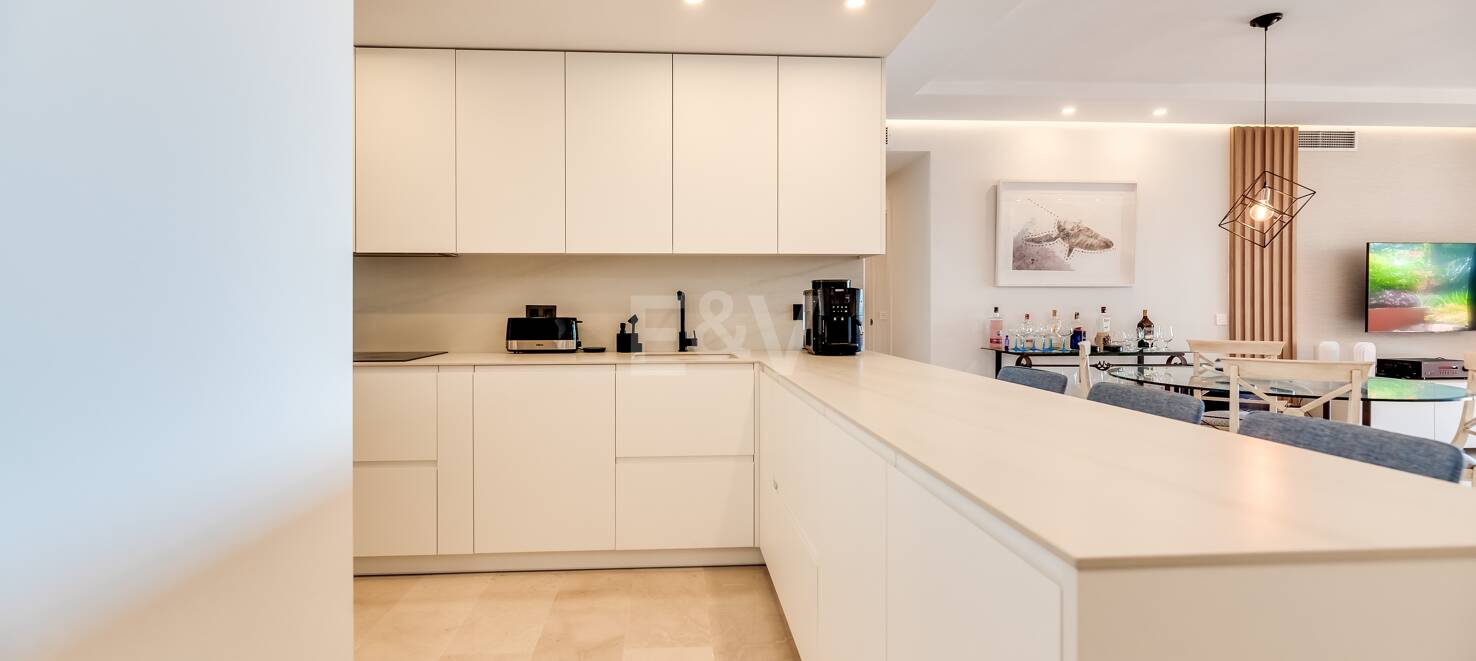 Magnifique appartement en bord de mer avec vue sur la mer. Prix 4.000€ par semaine