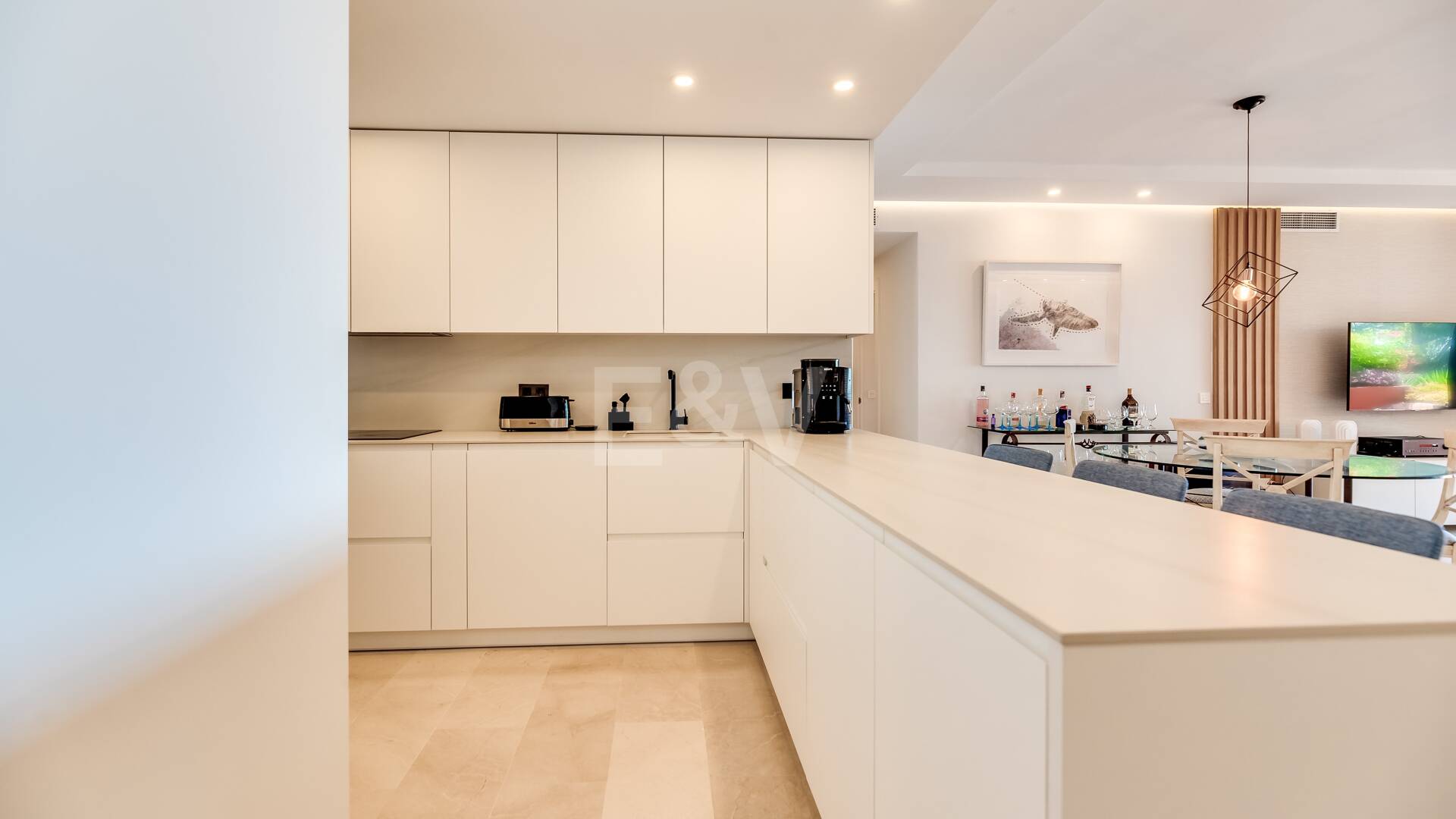 Magnifique appartement en bord de mer avec vue sur la mer. Prix 4.000€ par semaine