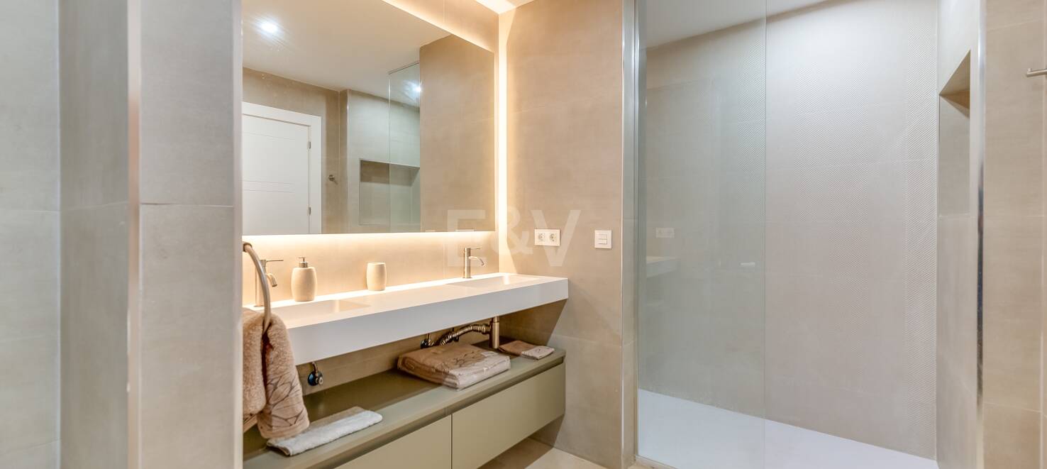 Magnifique appartement en bord de mer avec vue sur la mer. Prix 4.000€ par semaine