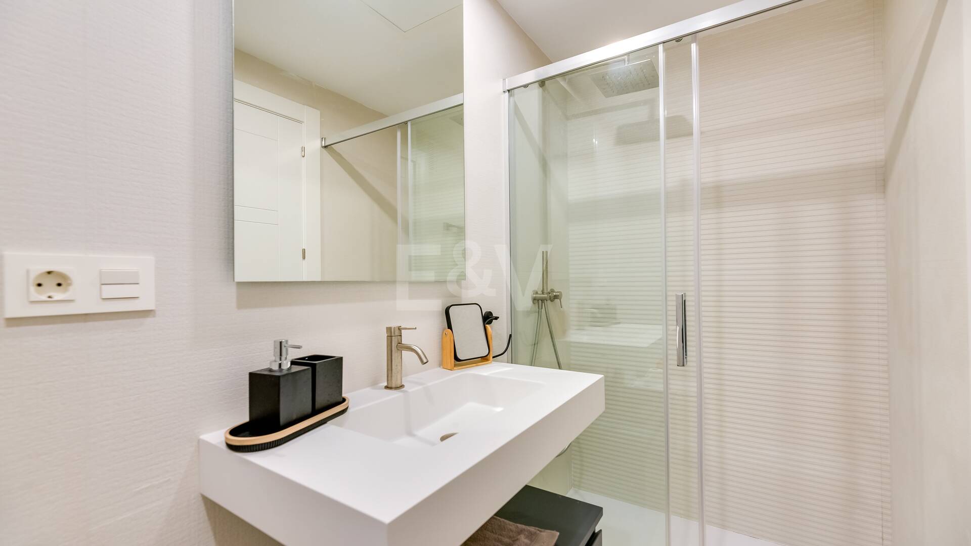 Magnifique appartement en bord de mer avec vue sur la mer. Prix 4.000€ par semaine