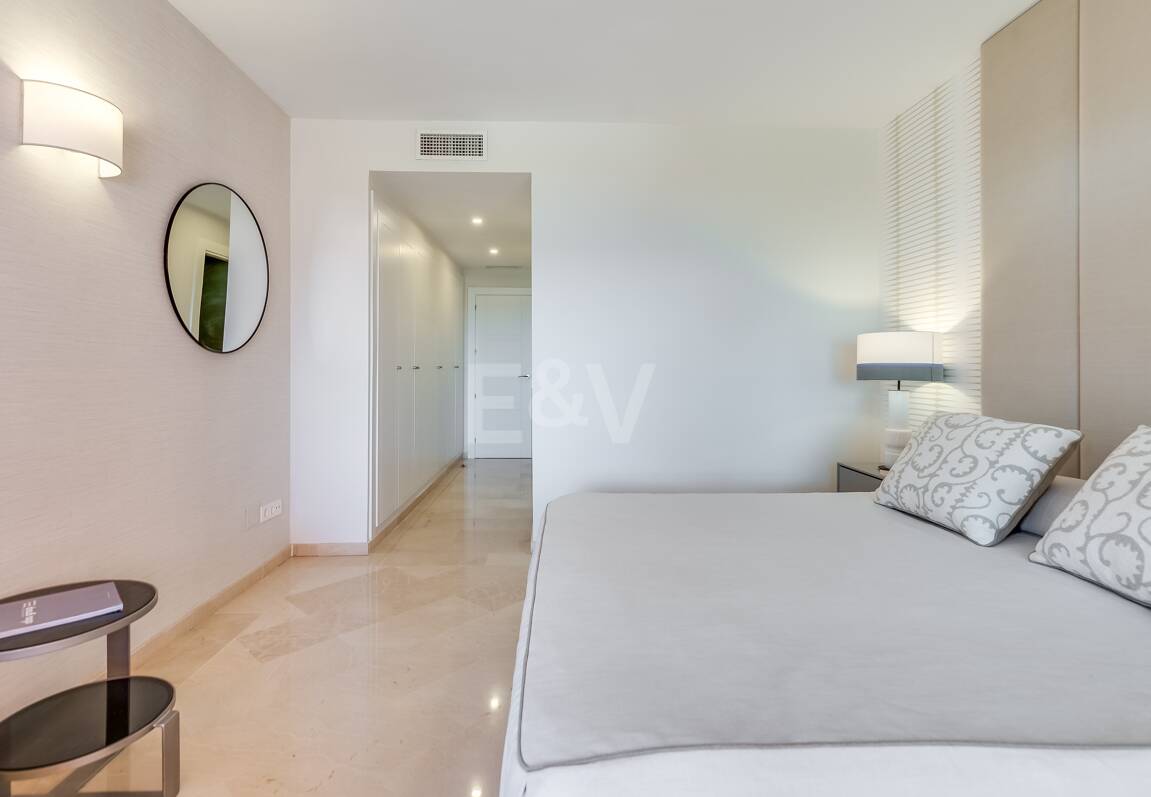 Splendid lägenhet på stranden med havsutsikt. Pris 4.000 € per vecka