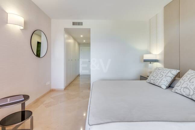 Splendid lägenhet på stranden med havsutsikt. Pris 4.000 € per vecka