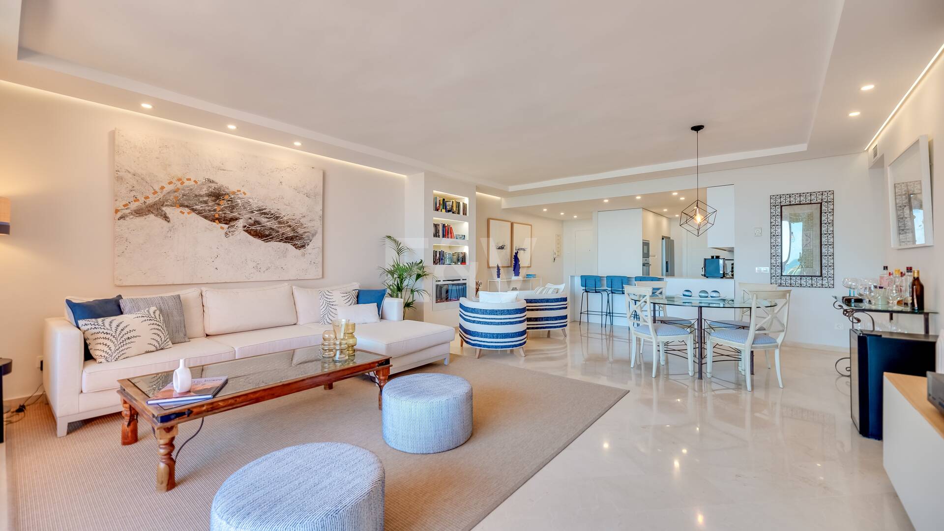 Magnifique appartement en bord de mer avec vue sur la mer. Prix 4.000€ par semaine