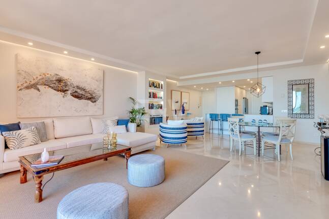 Splendid lägenhet på stranden med havsutsikt. Pris 4.000 € per vecka