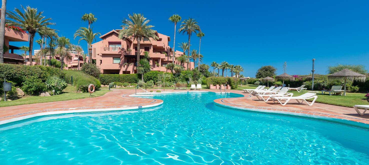 Magnifique appartement en bord de mer avec vue sur la mer. Prix 4.000€ par semaine