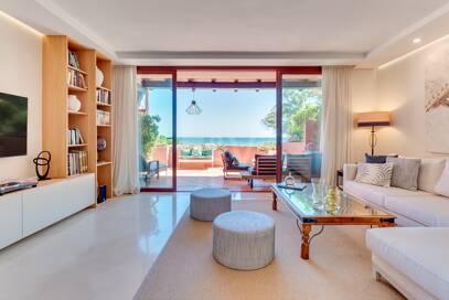 Splendid lägenhet på stranden med havsutsikt. Pris 4.000 € per vecka