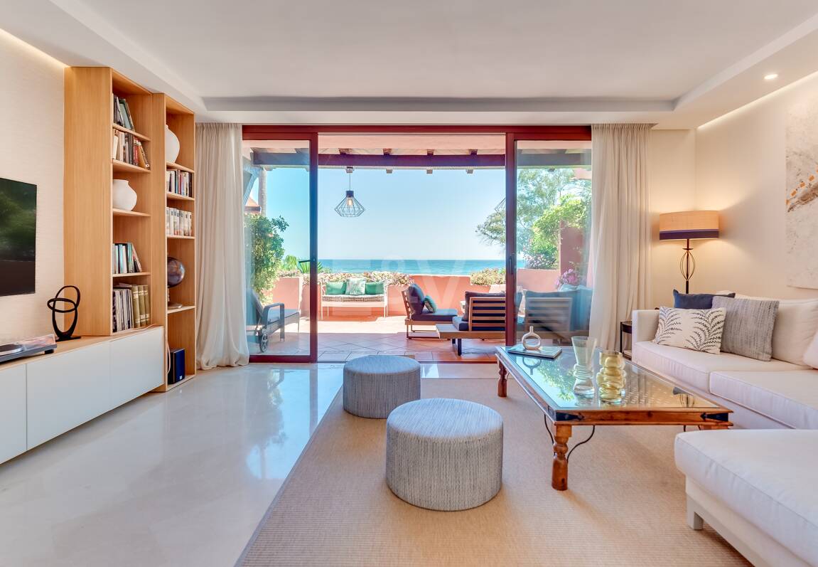 Splendid lägenhet på stranden med havsutsikt. Pris 4.000 € per vecka