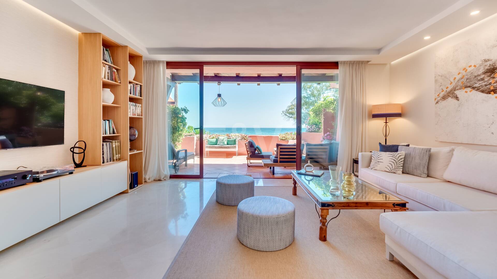 Magnifique appartement en bord de mer avec vue sur la mer. Prix 4.000€ par semaine