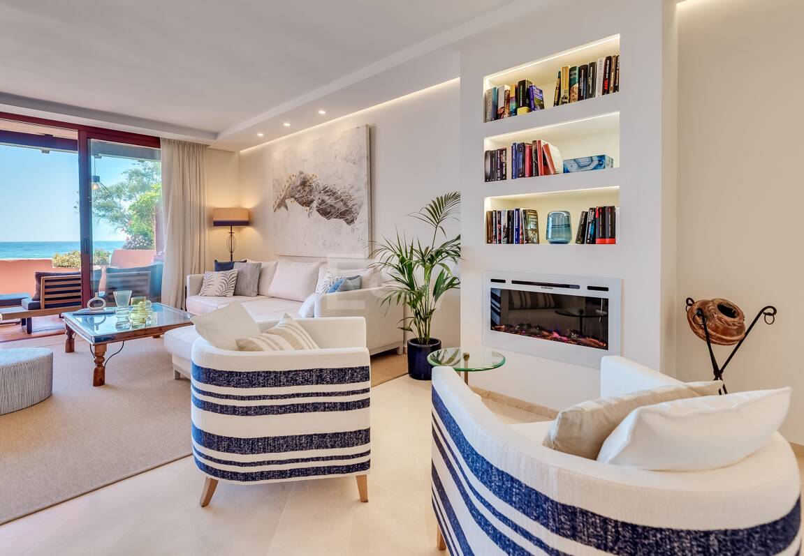 Splendid lägenhet på stranden med havsutsikt. Pris 4.000 € per vecka