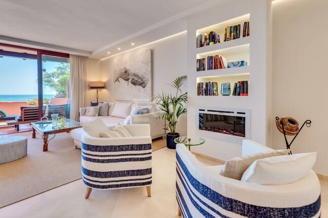 Splendid lägenhet på stranden med havsutsikt. Pris 4.000 € per vecka