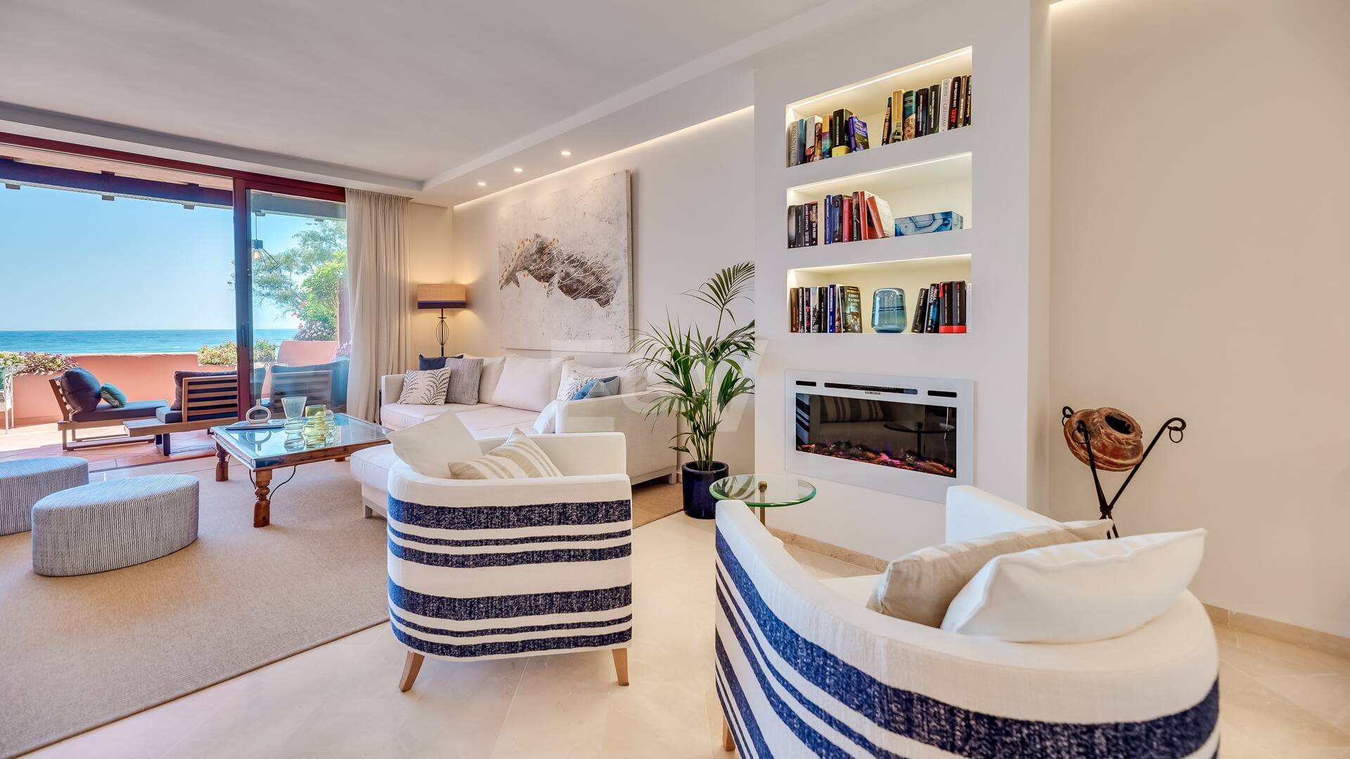 Magnifique appartement en bord de mer avec vue sur la mer. Prix 4.000€ par semaine