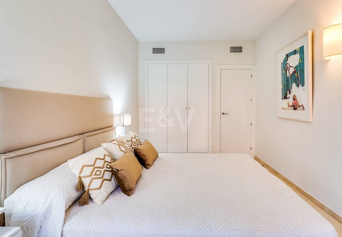 Splendid lägenhet på stranden med havsutsikt. Pris 4.000 € per vecka