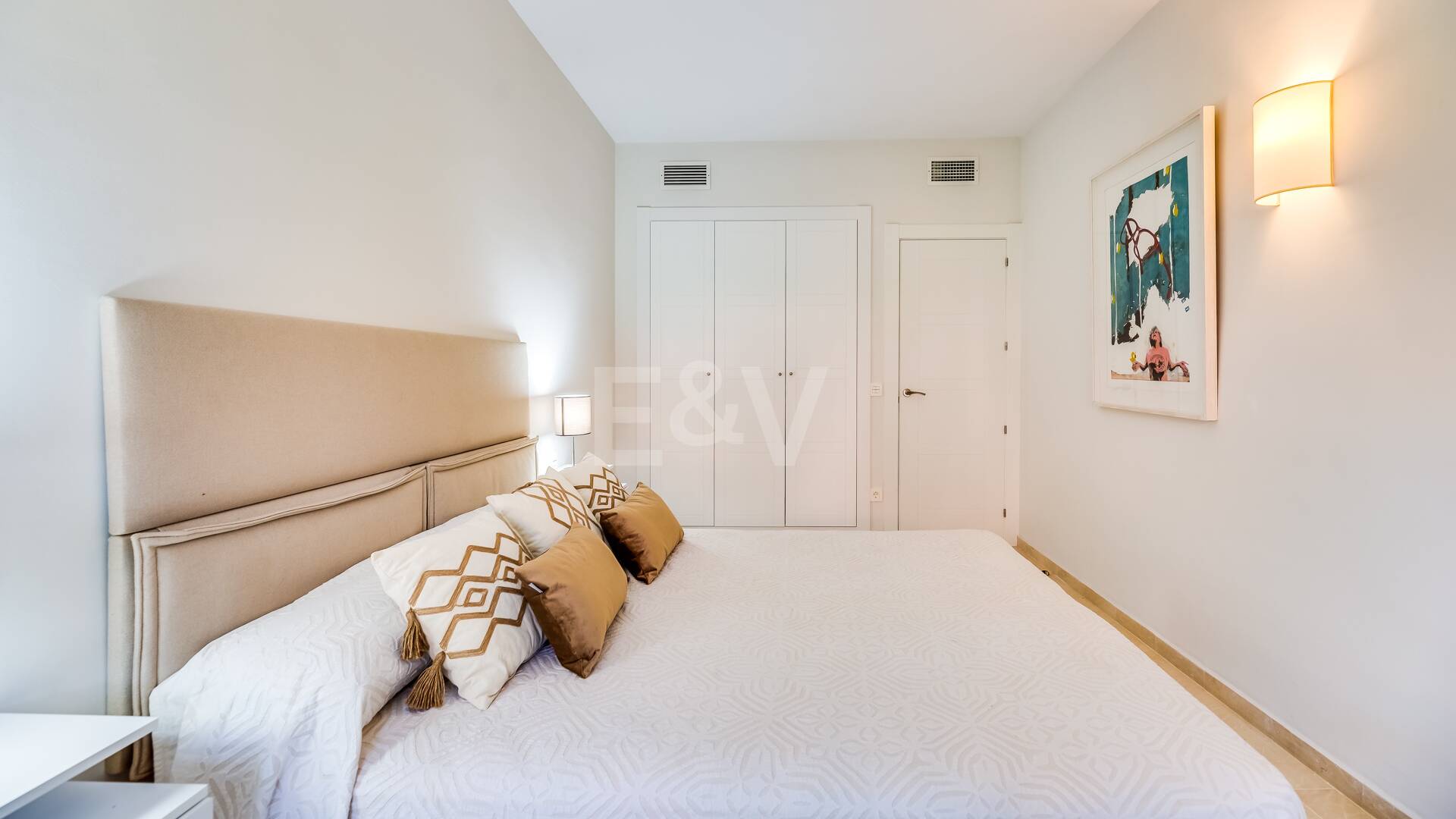 Splendid lägenhet på stranden med havsutsikt. Pris 4.000 € per vecka