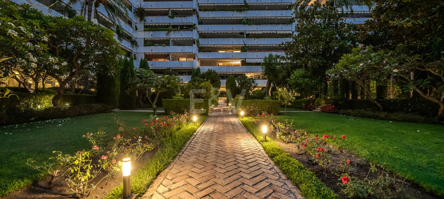Exclusive apartment in the luxurious beachside complex of Don Gonzalo