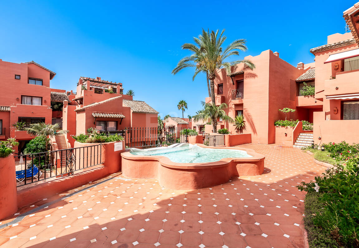 Fullt moderniserad Beachside Penthouse i Elviria