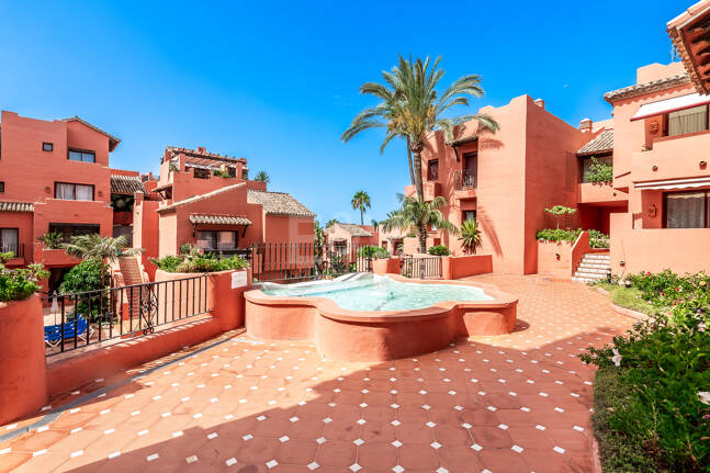 Fullt moderniserad Beachside Penthouse i Elviria