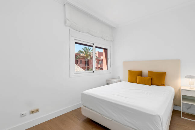 Fullt moderniserad Beachside Penthouse i Elviria